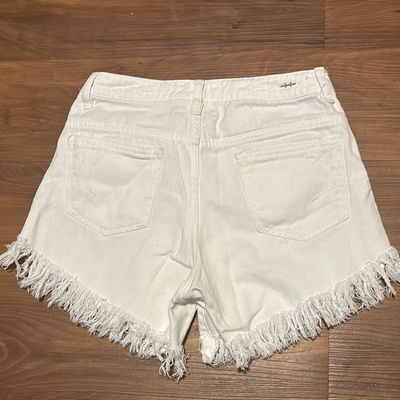 Habitual White Distressed Fringe Hem Shorts - Picture 2 of 3